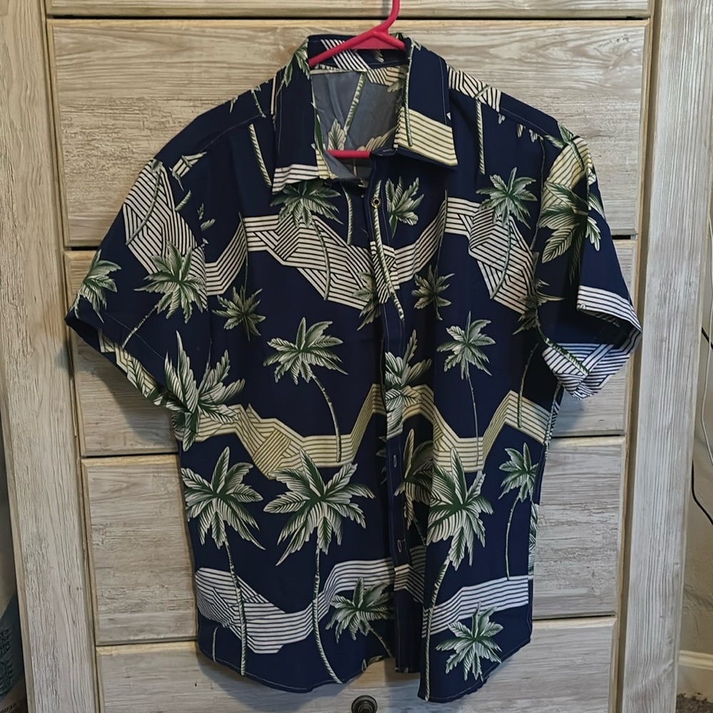 Medium Hawaiian shirt